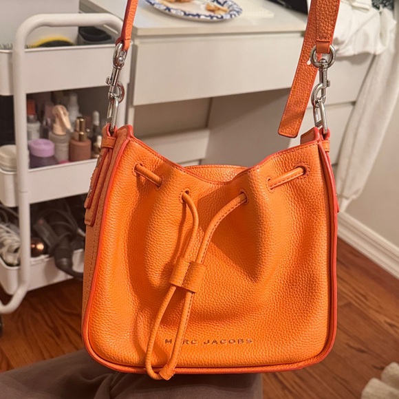 Marc Jacobs Vibrant Orange Shoulder Bag - Picture 6 of 6
